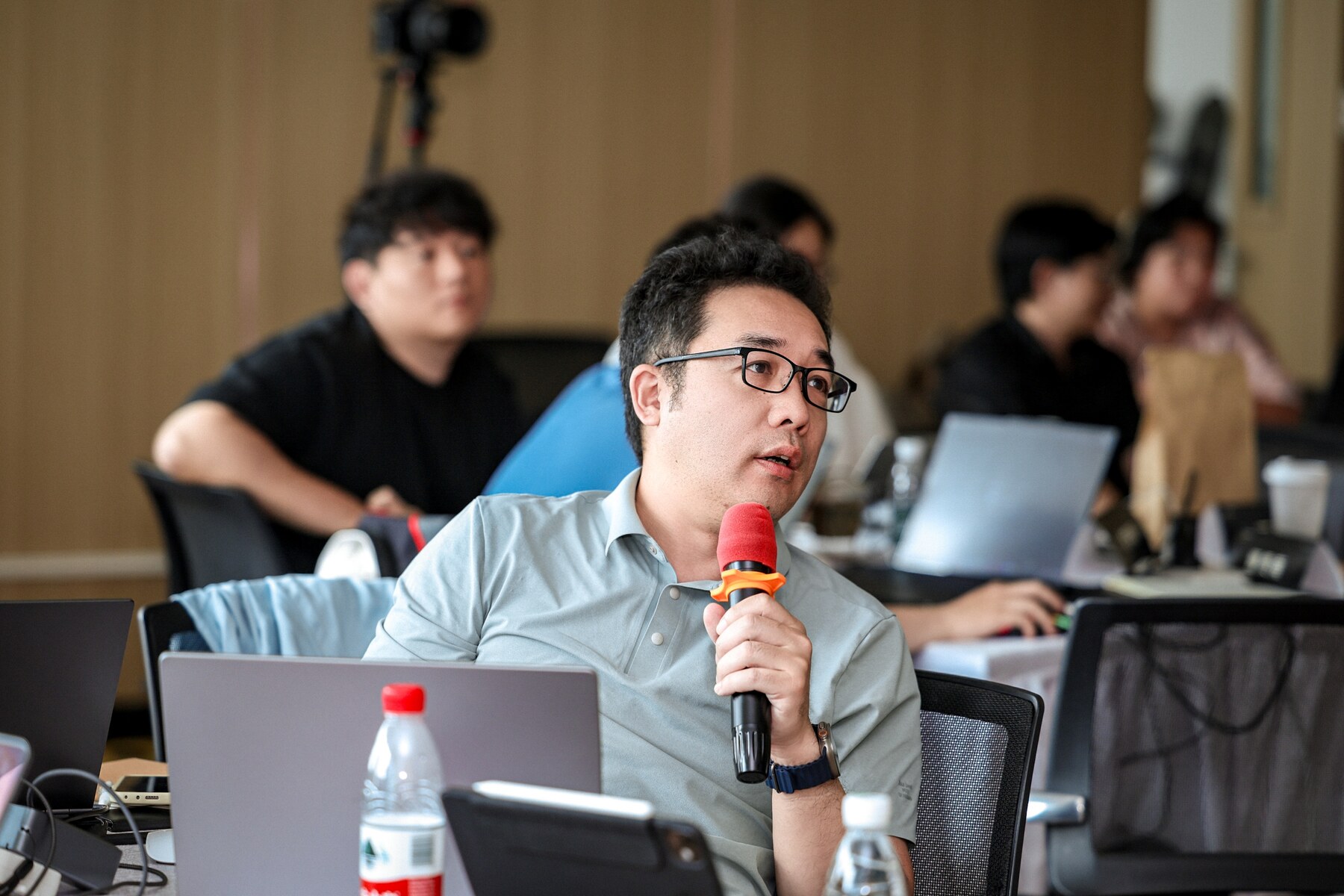 北京线下课学员拿麦进行现场反馈